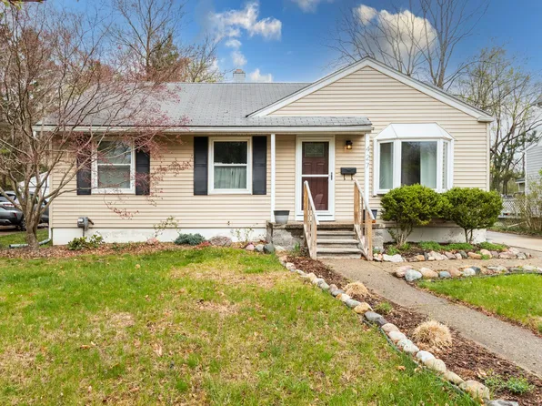 427 Bauman Ave, Clawson, MI 48017