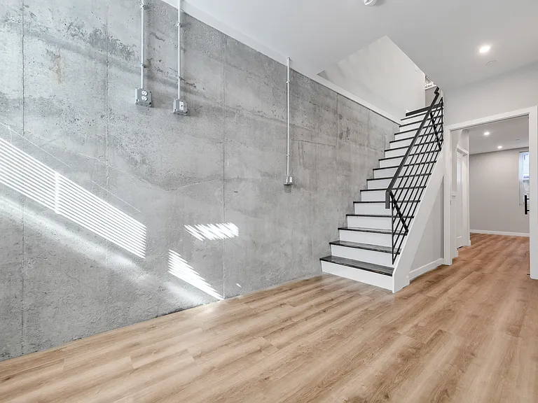 2637 W Sterner St — Photo 22