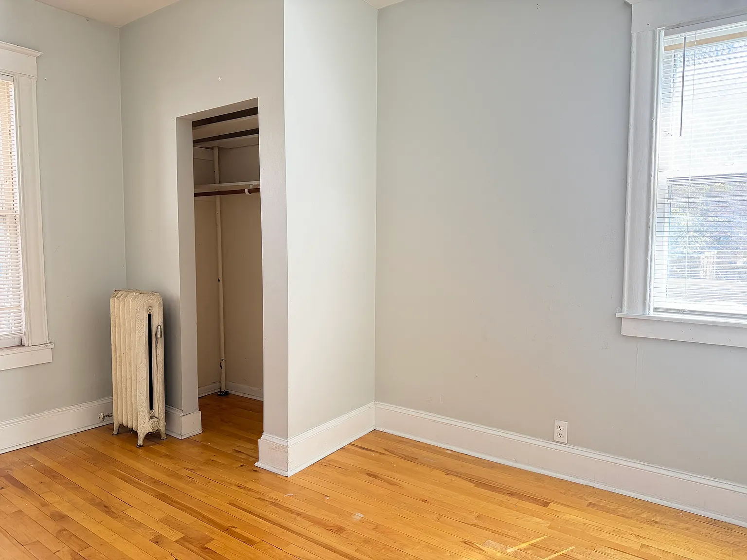 2715 Hennepin Ave S — Photo 2