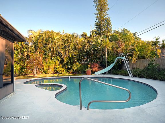 4th image of 185 Sea Crest Dr