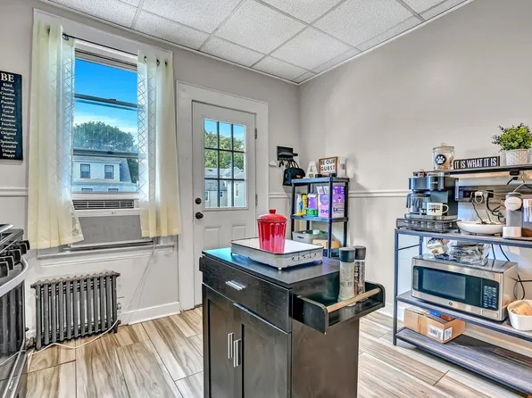 699 Elm Street image 18 of 39