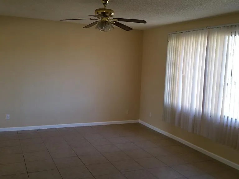 5220 N 68th Ave — Photo 3