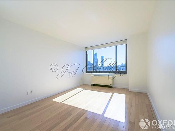 3rd image of 9 W 31st St APT 26B