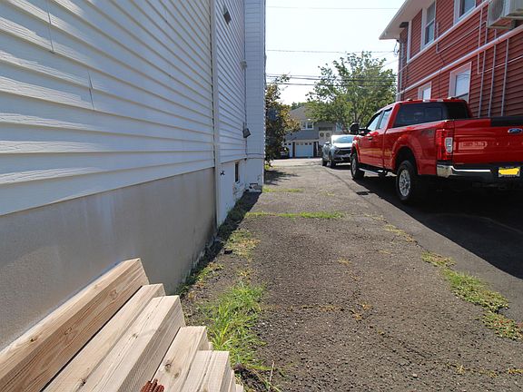 4th image of 1133 Stonewall Ln