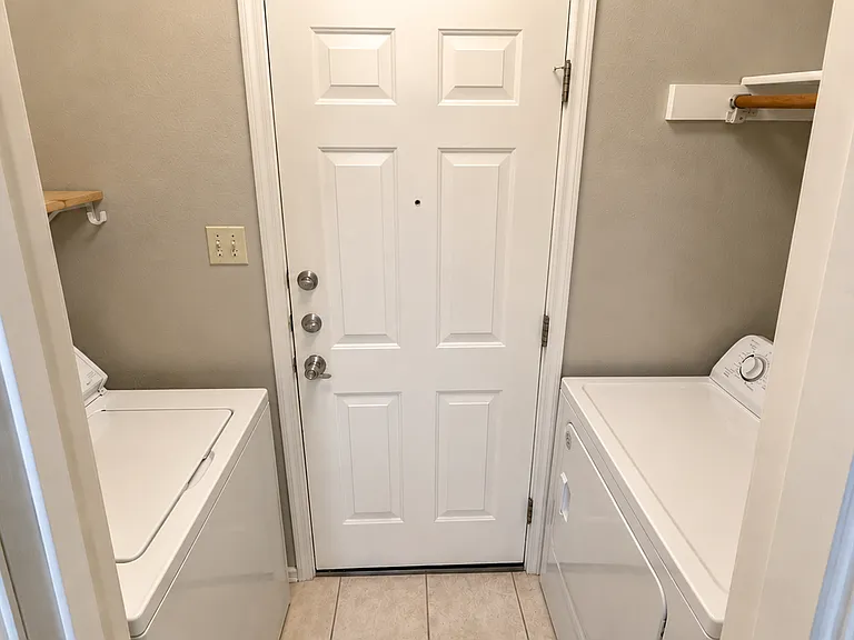 1217 Armadillo Rd #B — Photo 18