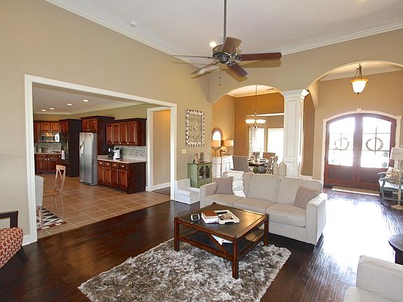 5th image of 73 Flagstone Dr