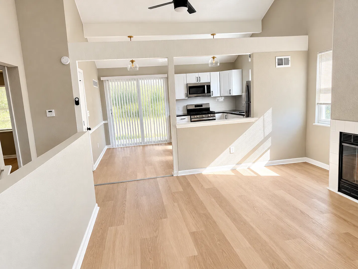 New Look, Fresh Feel, Perfect Place to Call Home! — Photo 2