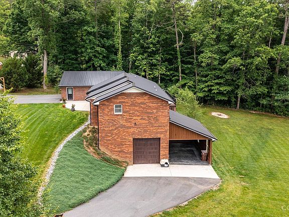 4th image of 114 Foothills Dr SE