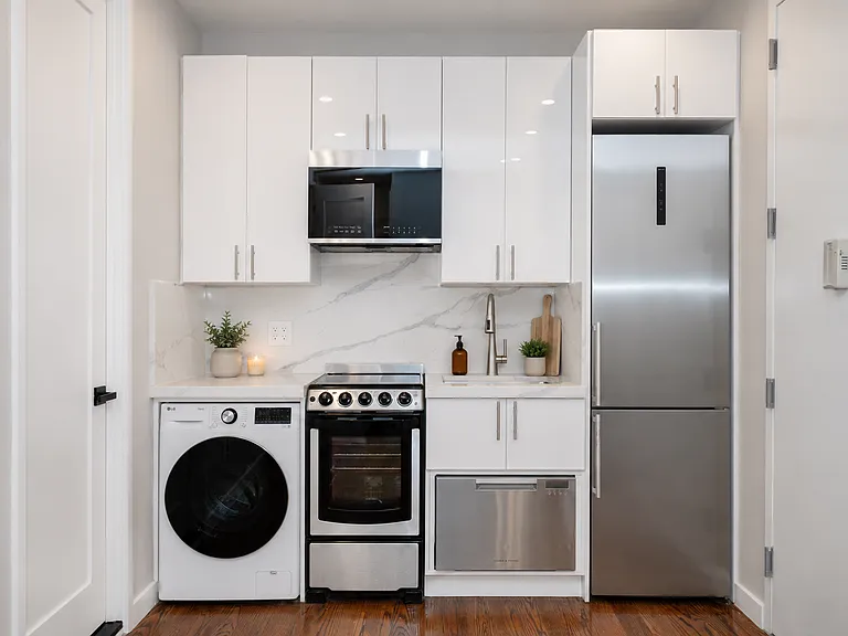216 Thompson St #4R — Photo 2