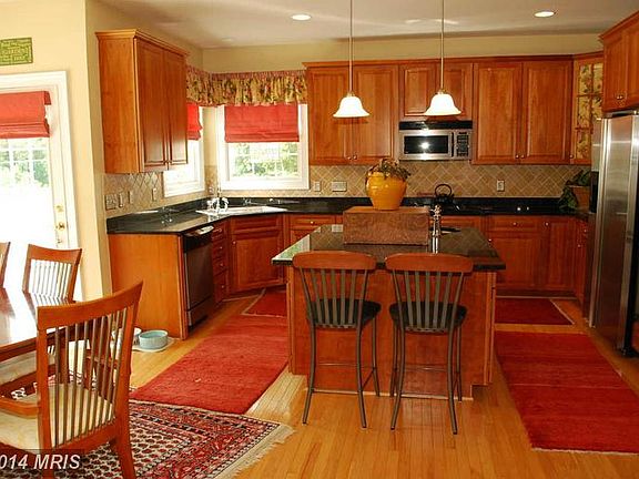 5th image of 16930 Chapel Hill Ct