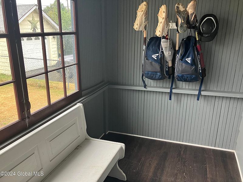 4th image of 1501 Curry Road