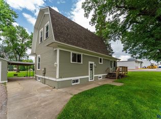210 Broadway Ave, Valley Springs, SD 57068