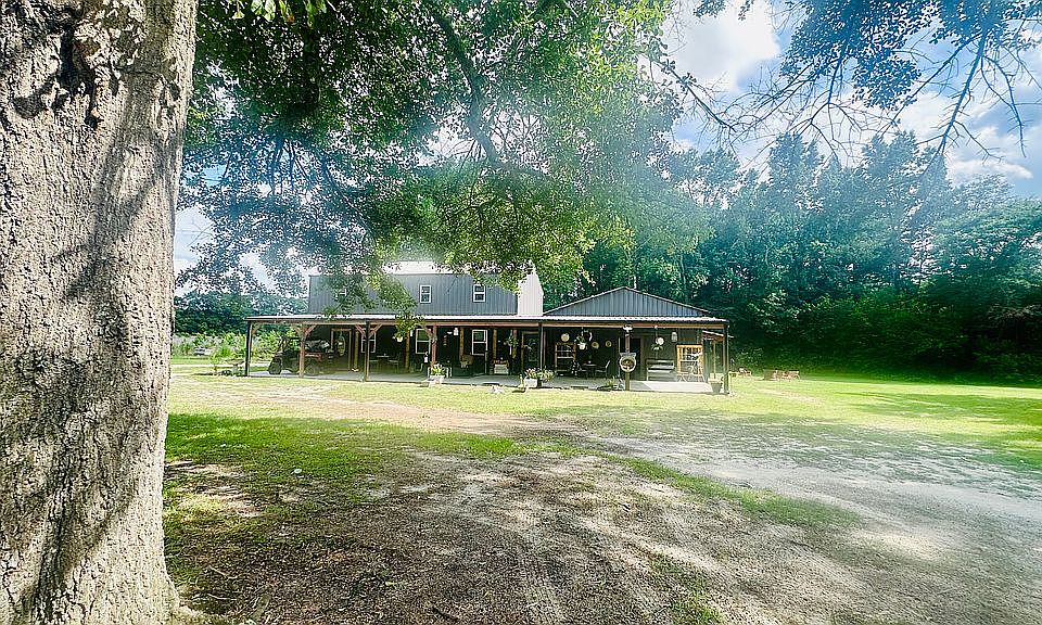 1st image of 1167 Begonia Rd