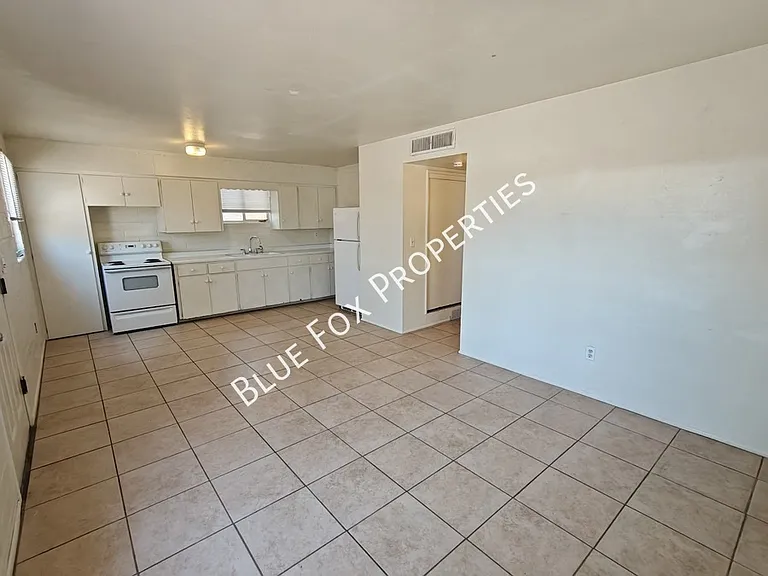 1224 N Camilla Blvd — Photo 5