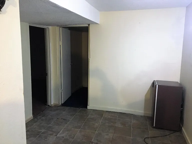 3212 Seward St — Photo 11