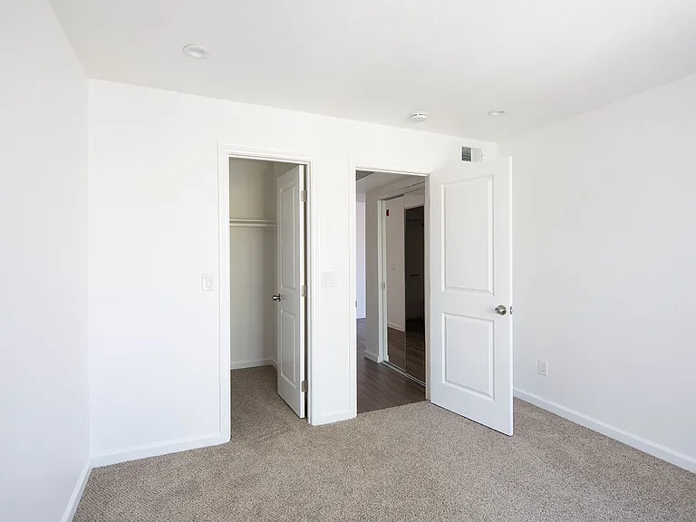 Mission Pacific Apartments — Photo 46