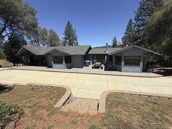 2nd image of 2831 Derrick Dr