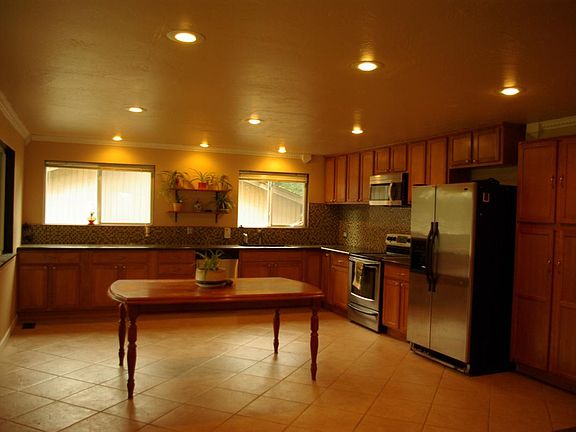 Eat-in Kitchen