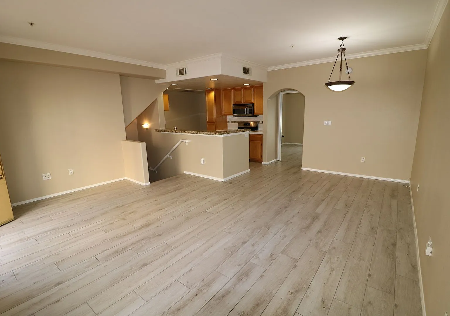1/bedroom condo in Woodland Hills S. of Ventura Blvd. ! — Photo 3