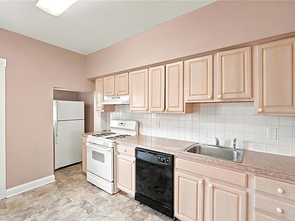 5th image of 1019 W Allen St