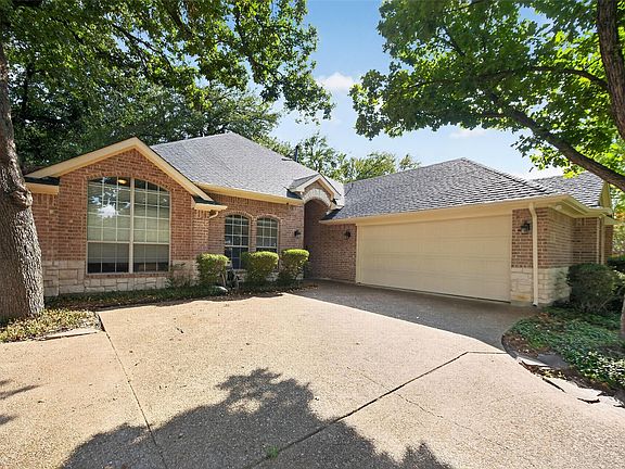 2nd image of 1102 Hartman Ct