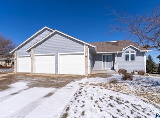 916 E Keystone Cir, Brandon, SD 57005