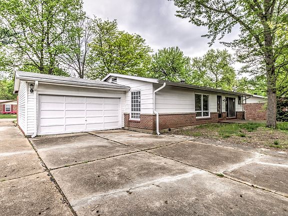 3rd image of 2230 Birchview Dr