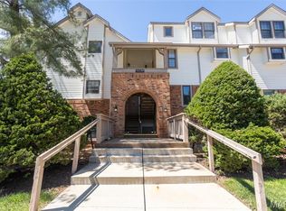 7037 Green Tee Ct APT F, Saint Louis, MO 63129
