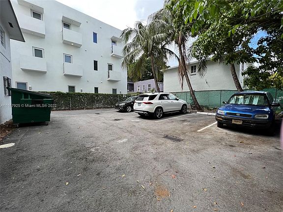 4th image of 661 NW 1st St Unit 3