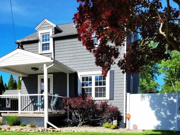 525 Roslyn Ave, Erie, PA 16505