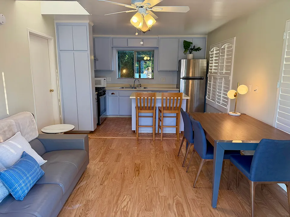 1/2 Overland Ave