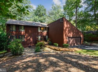 10722 Cross School Rd, Reston, VA 20191