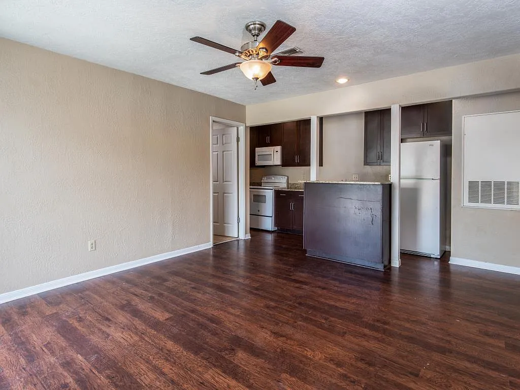 2 bed, 999 sqft, $1,095 — Photo 4