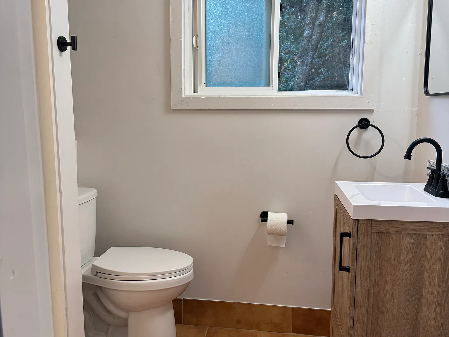 2 bed, 1400 sqft, $2,100 — Photo 2