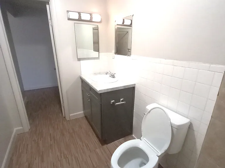Bathroom Photo #2