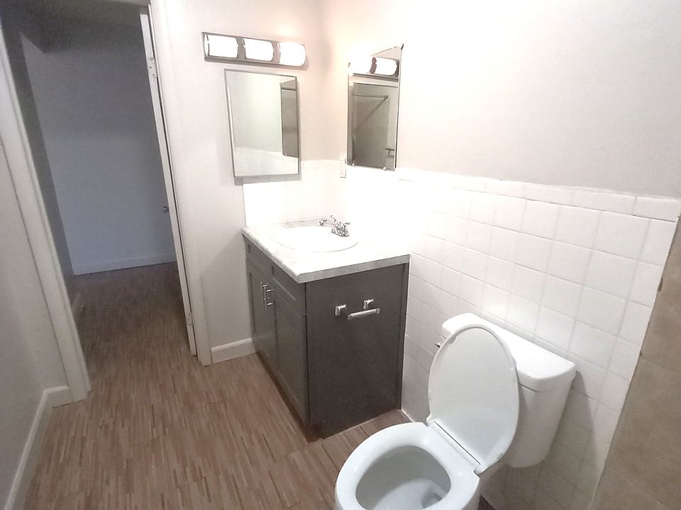 Bathroom Photo #2