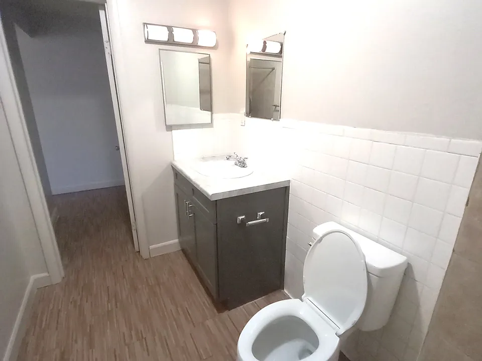 Bathroom Photo #2