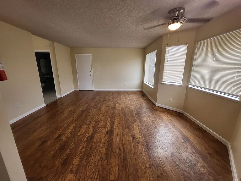 5215 Bayview Ave — Photo 7