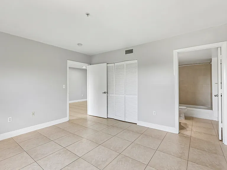 The Oaks Condominium — Photo 83