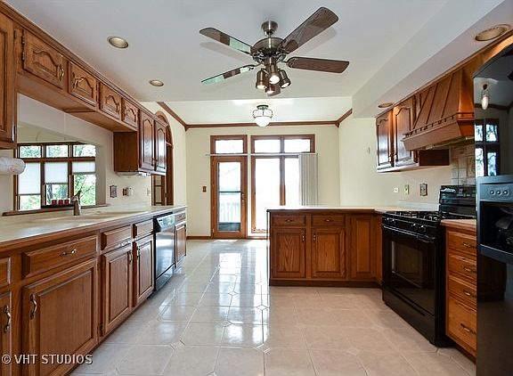 3rd image of 6925 Lexington Ct