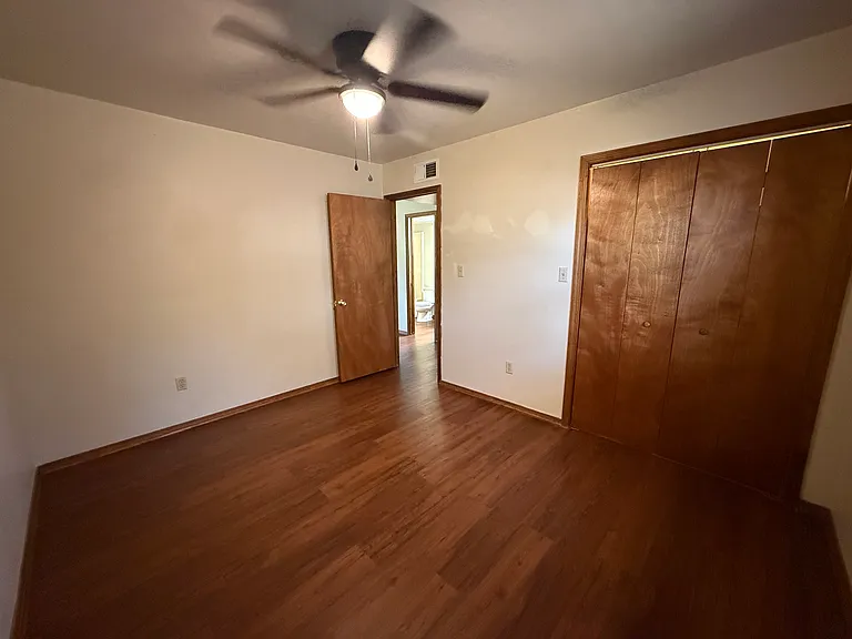 2632 W C St — Photo 9