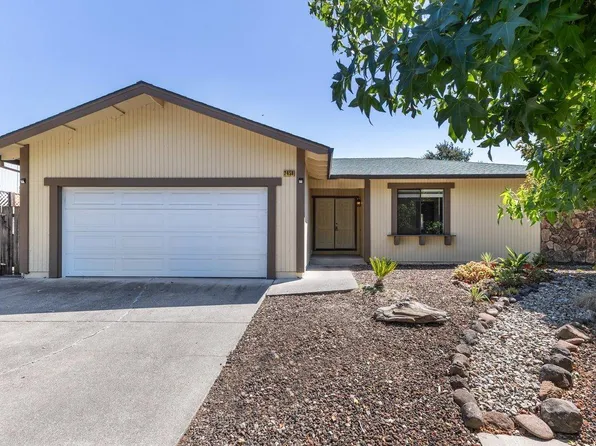 2458 Big Oak Drive, Santa Rosa, CA 95401