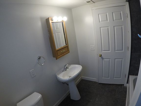 3rd image of 550 S Main St APT 2