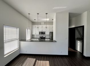 Top Floor 2x2 w/ lake views, large patio, washer and dryer in unit, garage parking & vaulted ceil..., Seattle, WA 98109