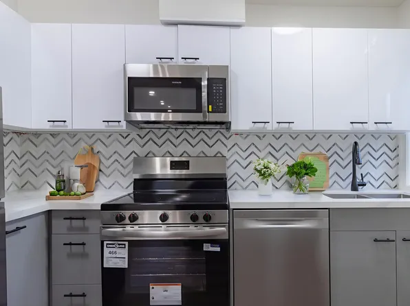 52 Charlton Ave W, Hamilton, ON