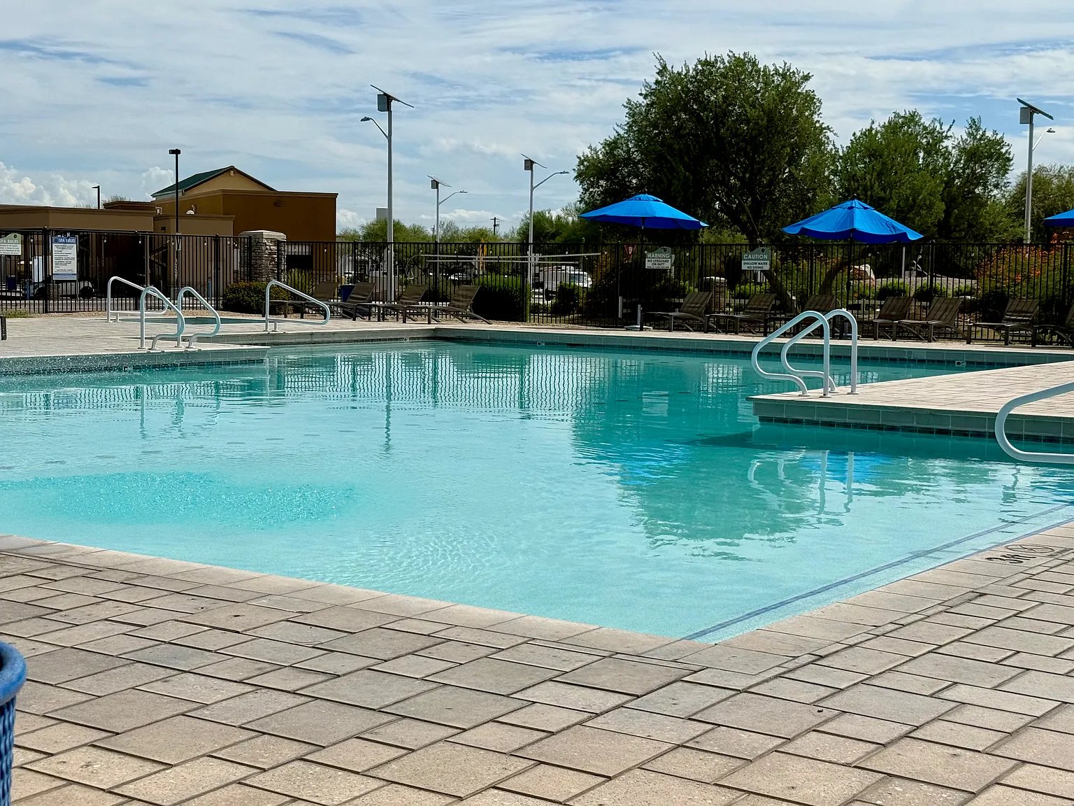 3 bed, 1828 sqft, $2,198 — Photo 4