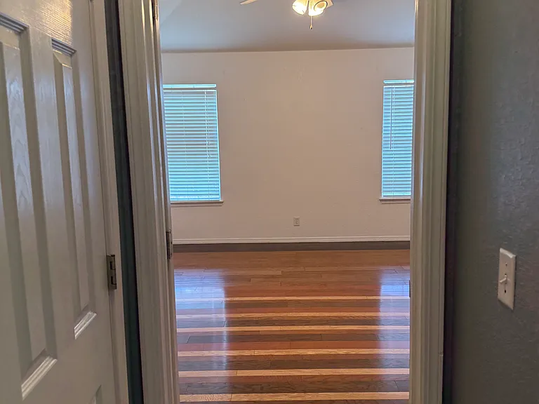 11705 S Fir Ave — Photo 16