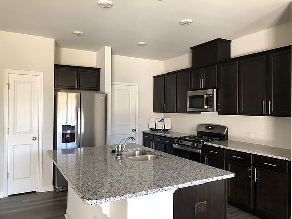 Kitchen w/Microwave, Gas Range, Oven, Dishwasher, French-Door Refrigerator