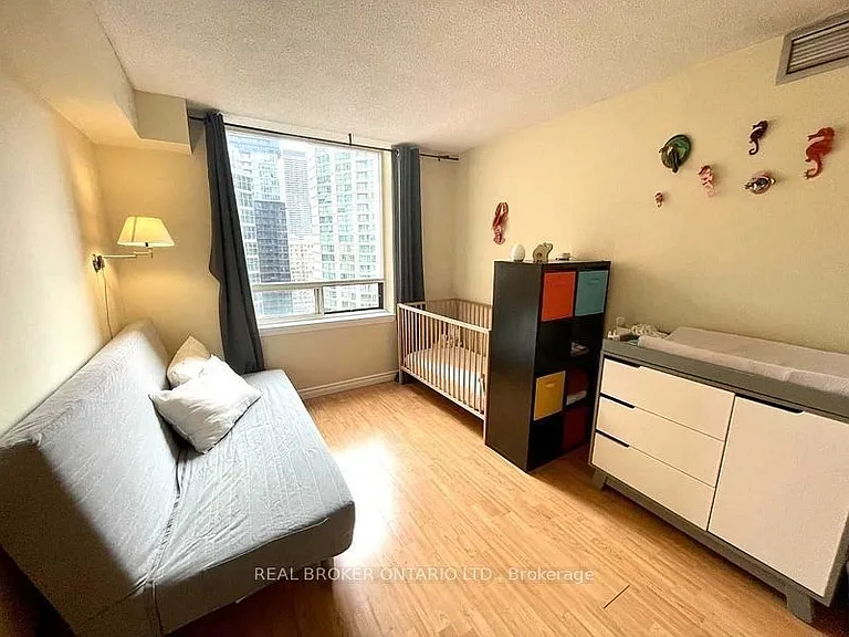 633 Bay St #2021 — Photo 11