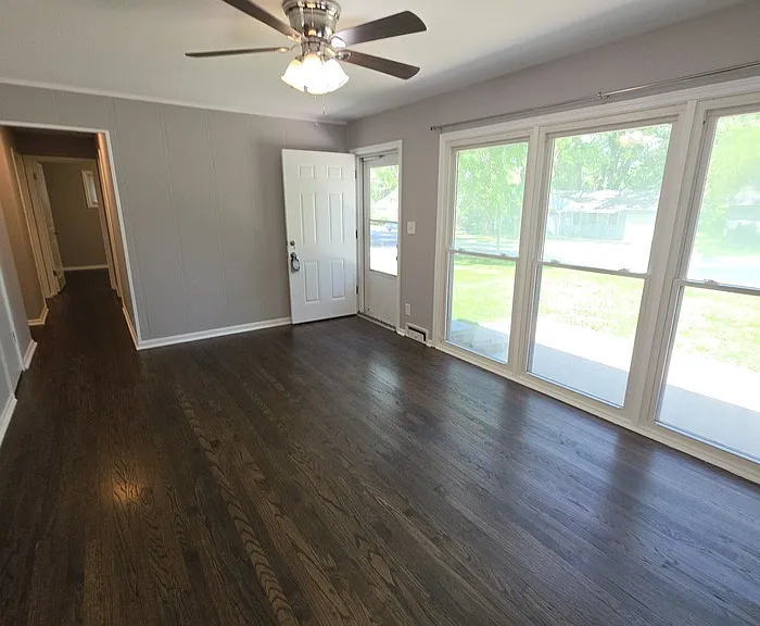 11421 Manchester Ave — Photo 5